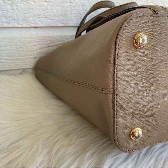 MICHAEL KORS Tan Grey Leather Perforated Pocket Jet Set Tote - Picture 7 of 10